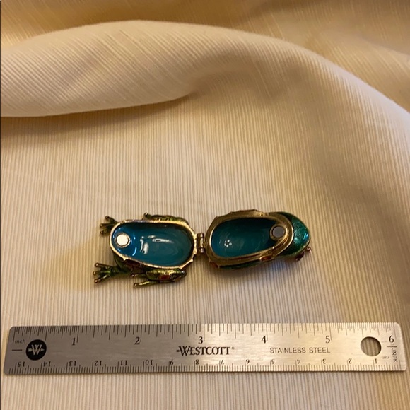 Frog prince trinket box with magnetic closure - Picture 4 of 4